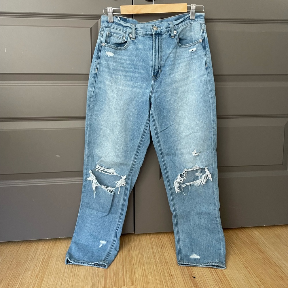 American Eagle Rip Knee Mom Jeans - 8